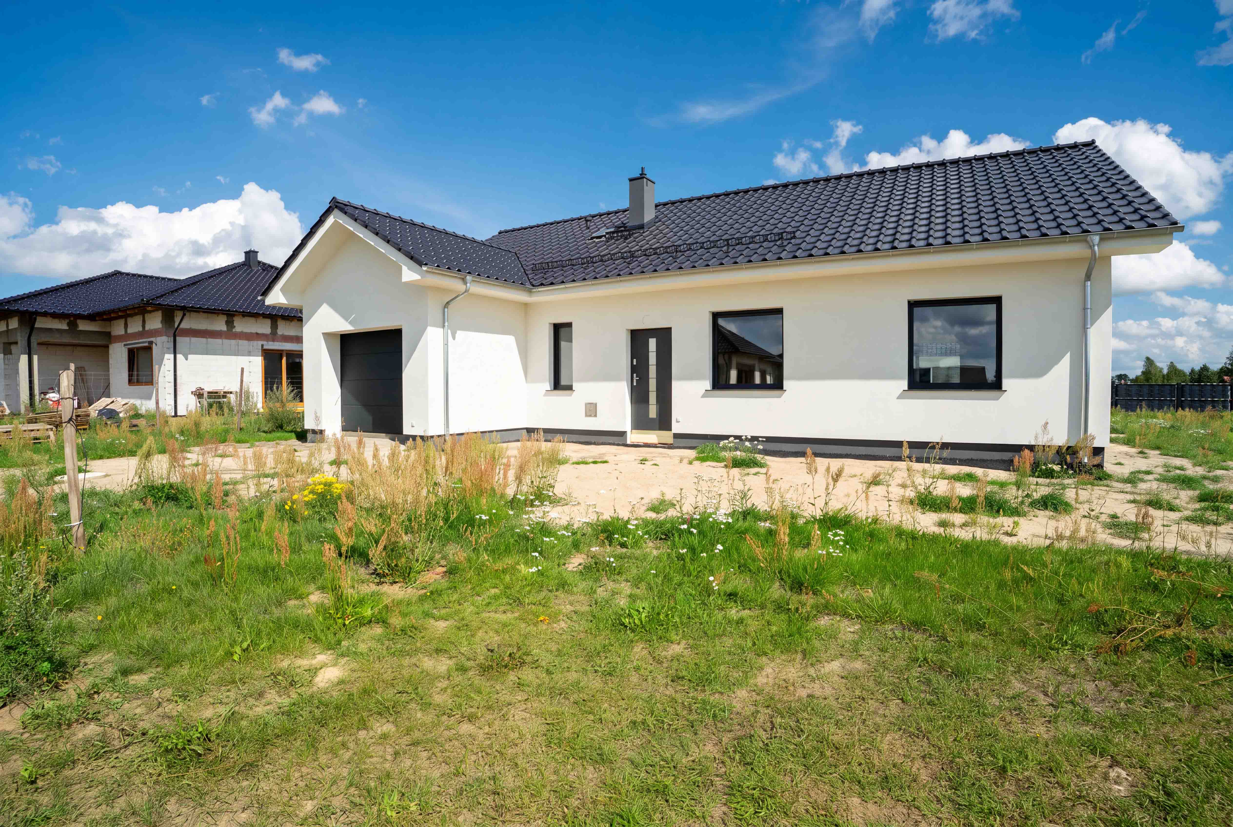 Nowy dom parterowy z garażem, 97 m² — Ochla